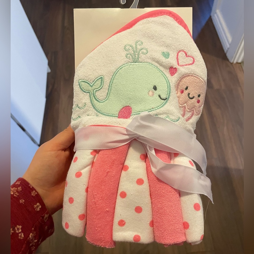 Baby girl towel and facecloth bath set